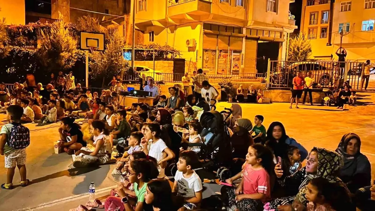 Çermik’te İlkokul Öğrencilerine Sinema Keyfi