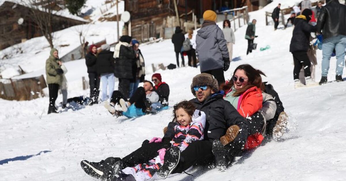 Rize’de “Çamlıhemşin Kardan Adam Kış Festivali” başladı